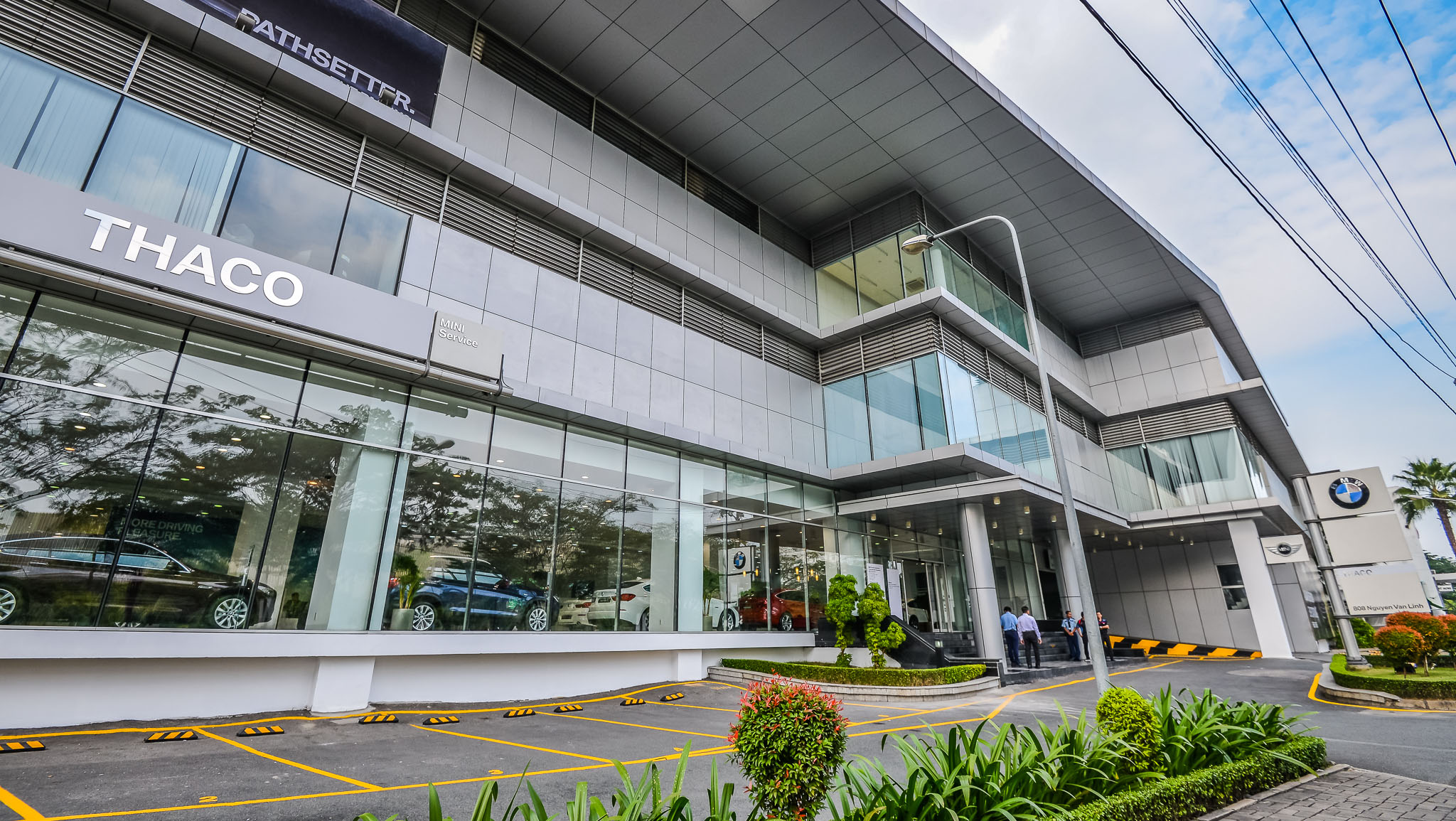 Showroom - BMW Phú Mỹ Hưng