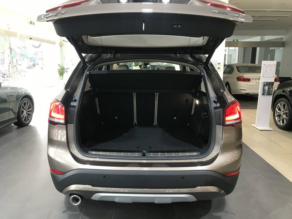 Khoang hành lý khá rộng rãi của BMW-X1