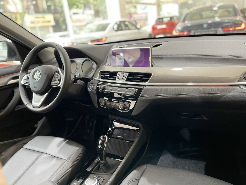 Điều hòa và hốc để đồ BMW-X1