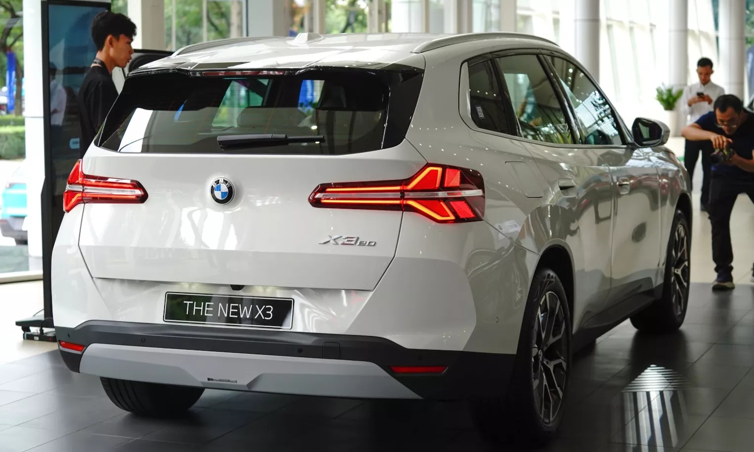 Đèn hậu xe BMW X3 .