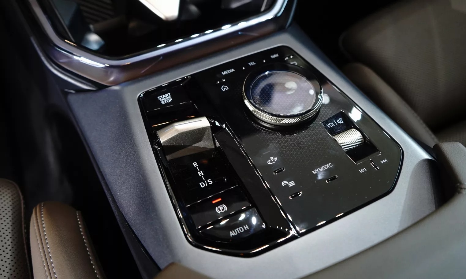 Cần số điện tử trên xe BMW X3 .