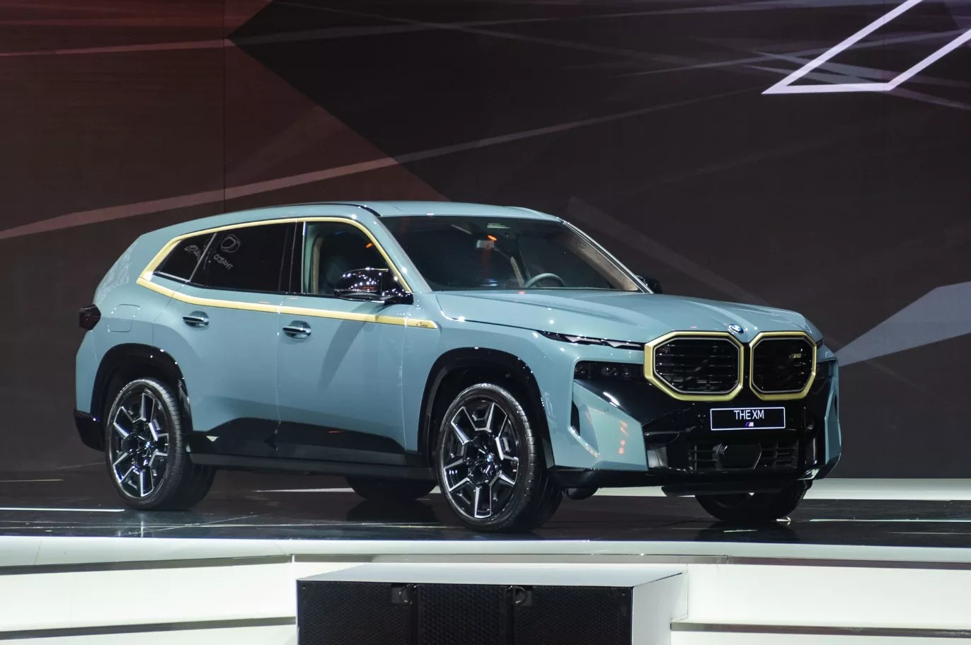 Giá xe BMW XM tháng 3/2026: từ 10,999 tỷ đồng